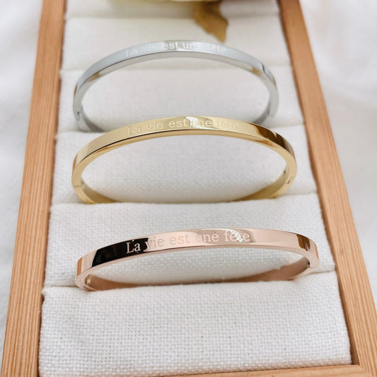 Bracelet message "LA VIE EST UNE FETE"
