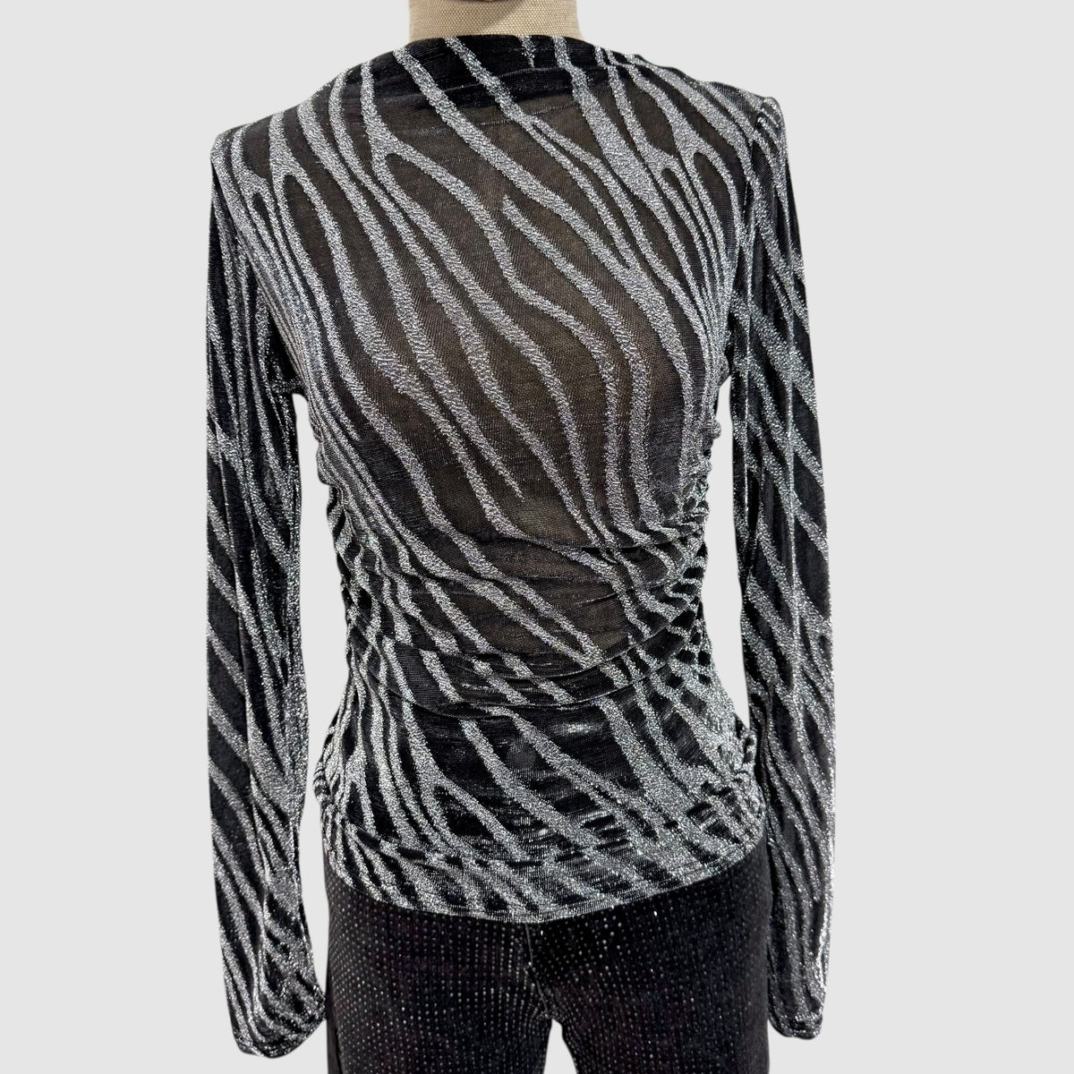 Top mesh zébré à fils métallisés – Col montant